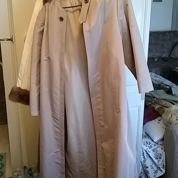 Creeds mink fur coat with rain coat. - Picture 3 of 4